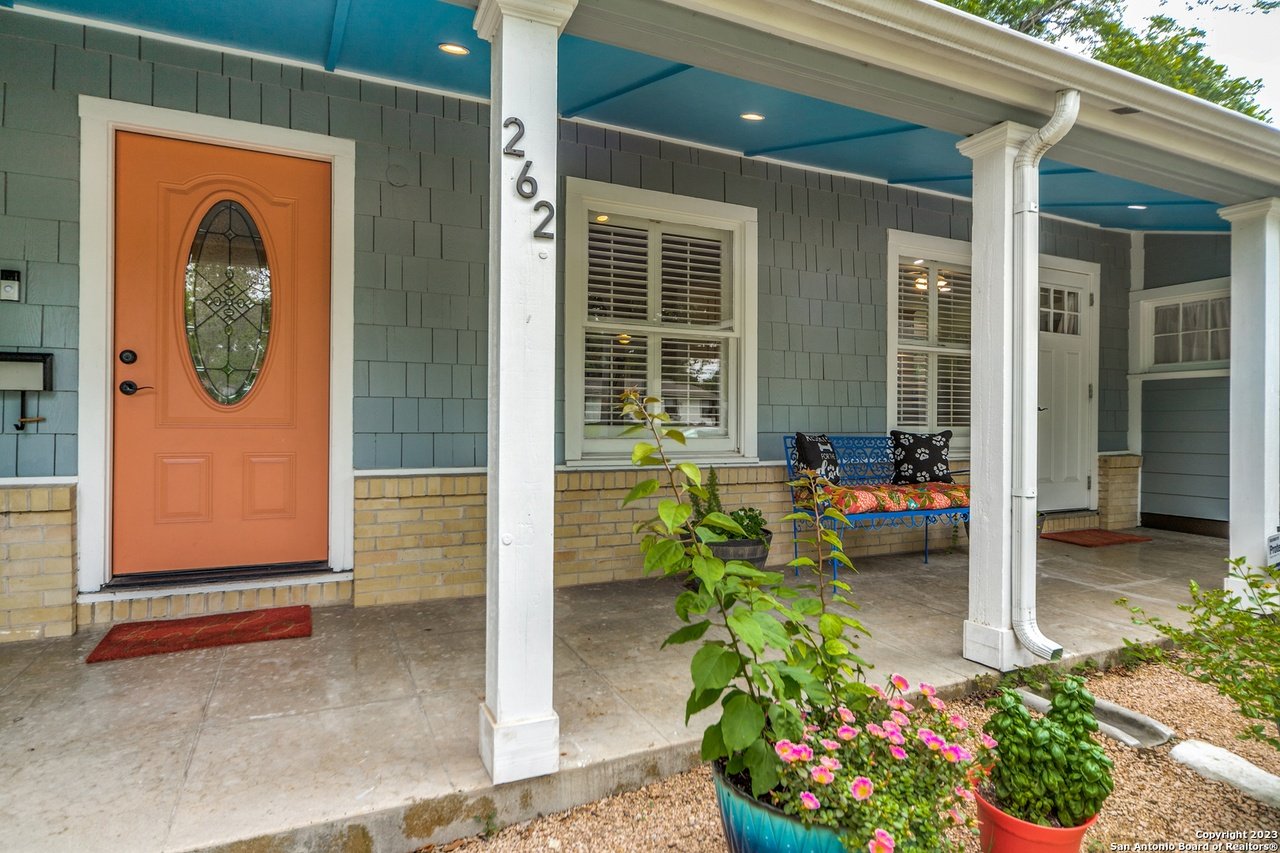 262 Wellesley Blvd