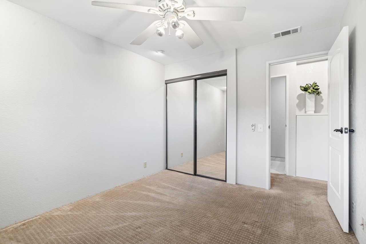 680 N Ashurst Court I213