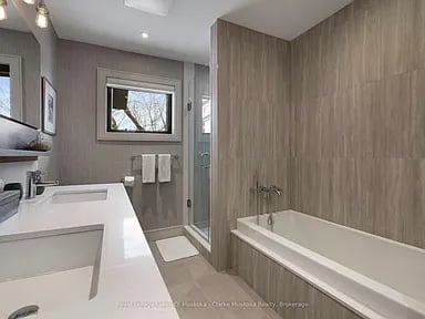 305 Wapaska Cres