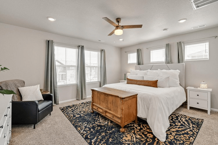 Just Listed: Experience Luxury Living in this Modern and Energy-Efficient Home!