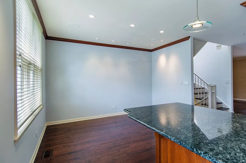 2114 N Lakewood Ave, #2114