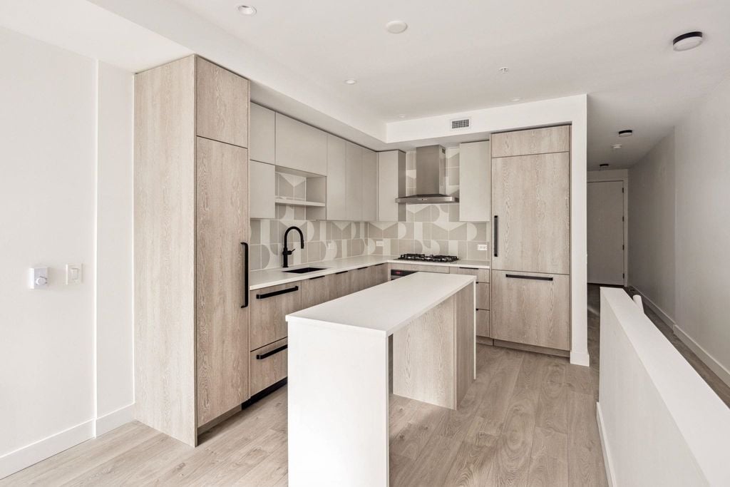 322 E 15th Ave, #212
