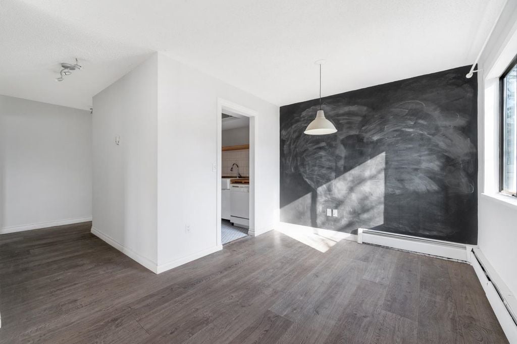 2215 Dundas St, #207