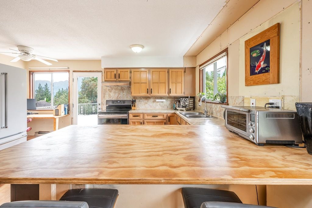 2332 Argyle Cres