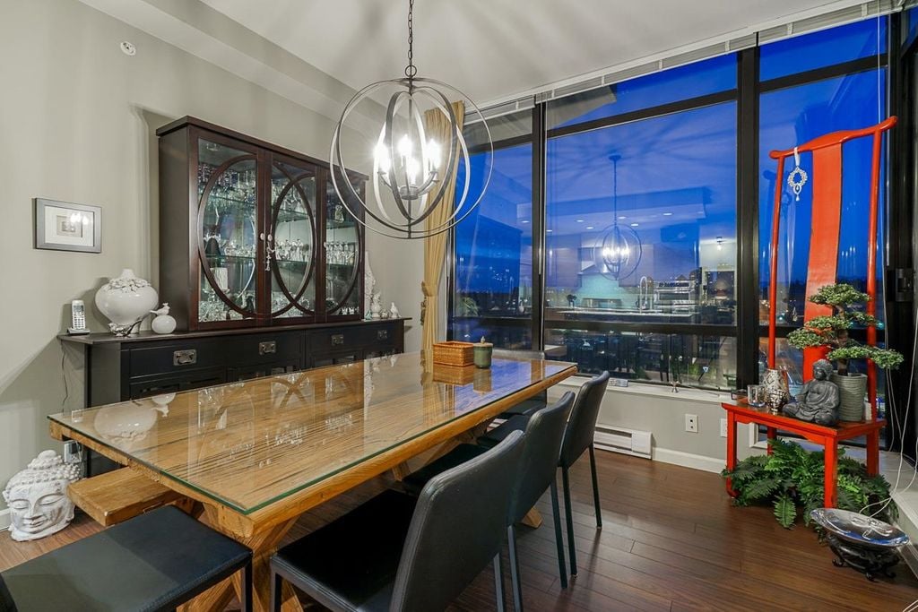 610 Victoria St, #2102
