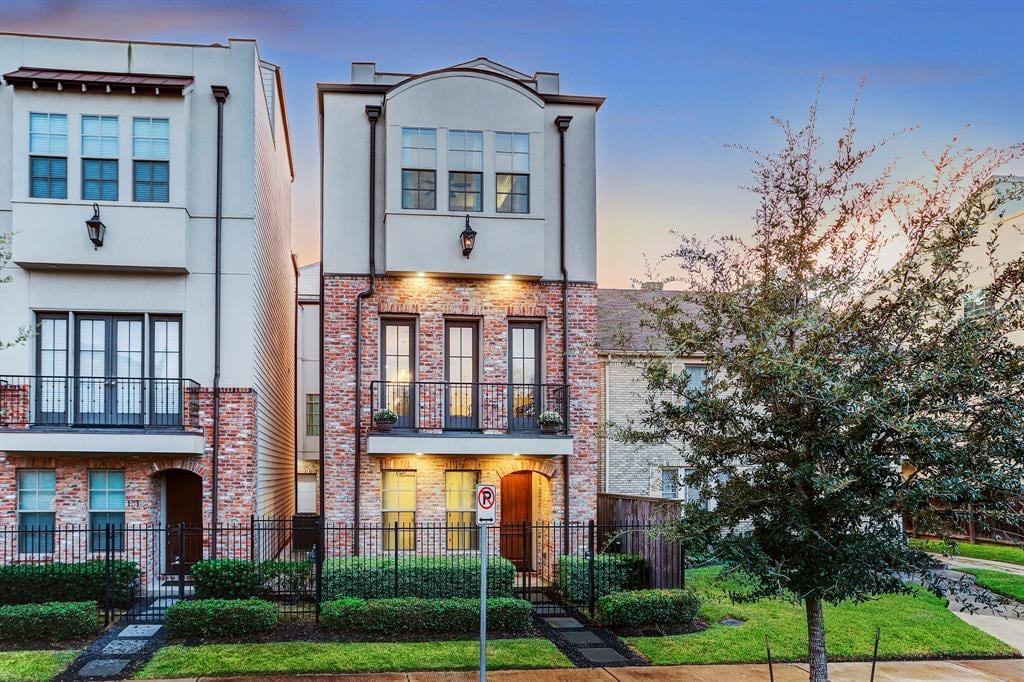 1612 Rosewood St