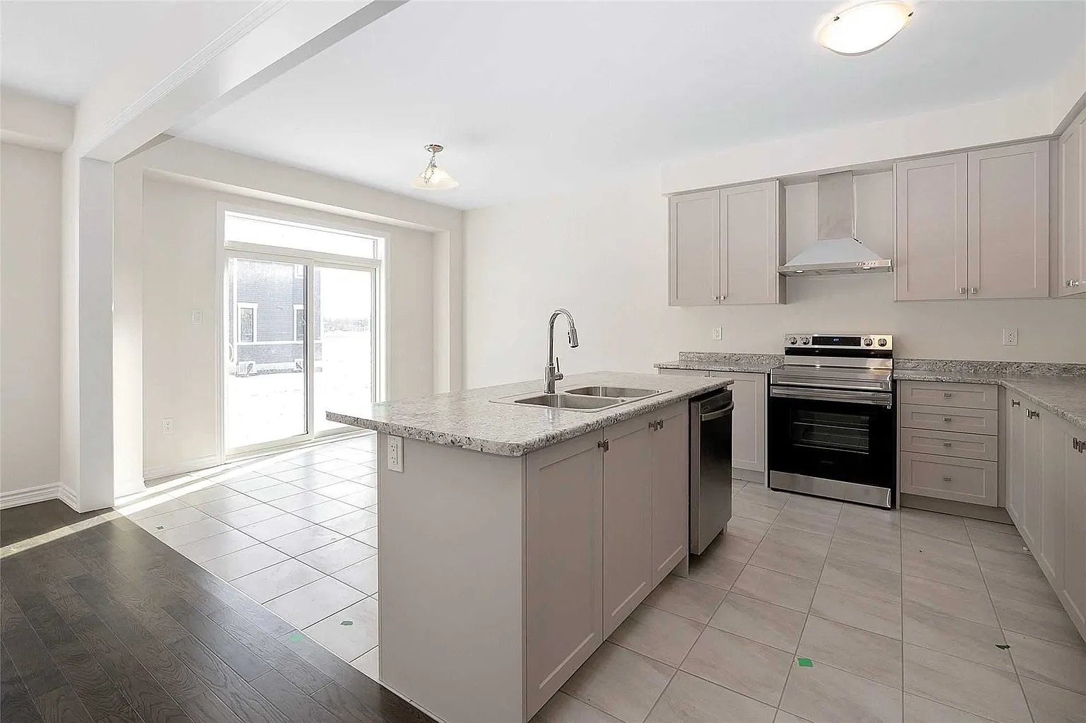 22 Charm Place N