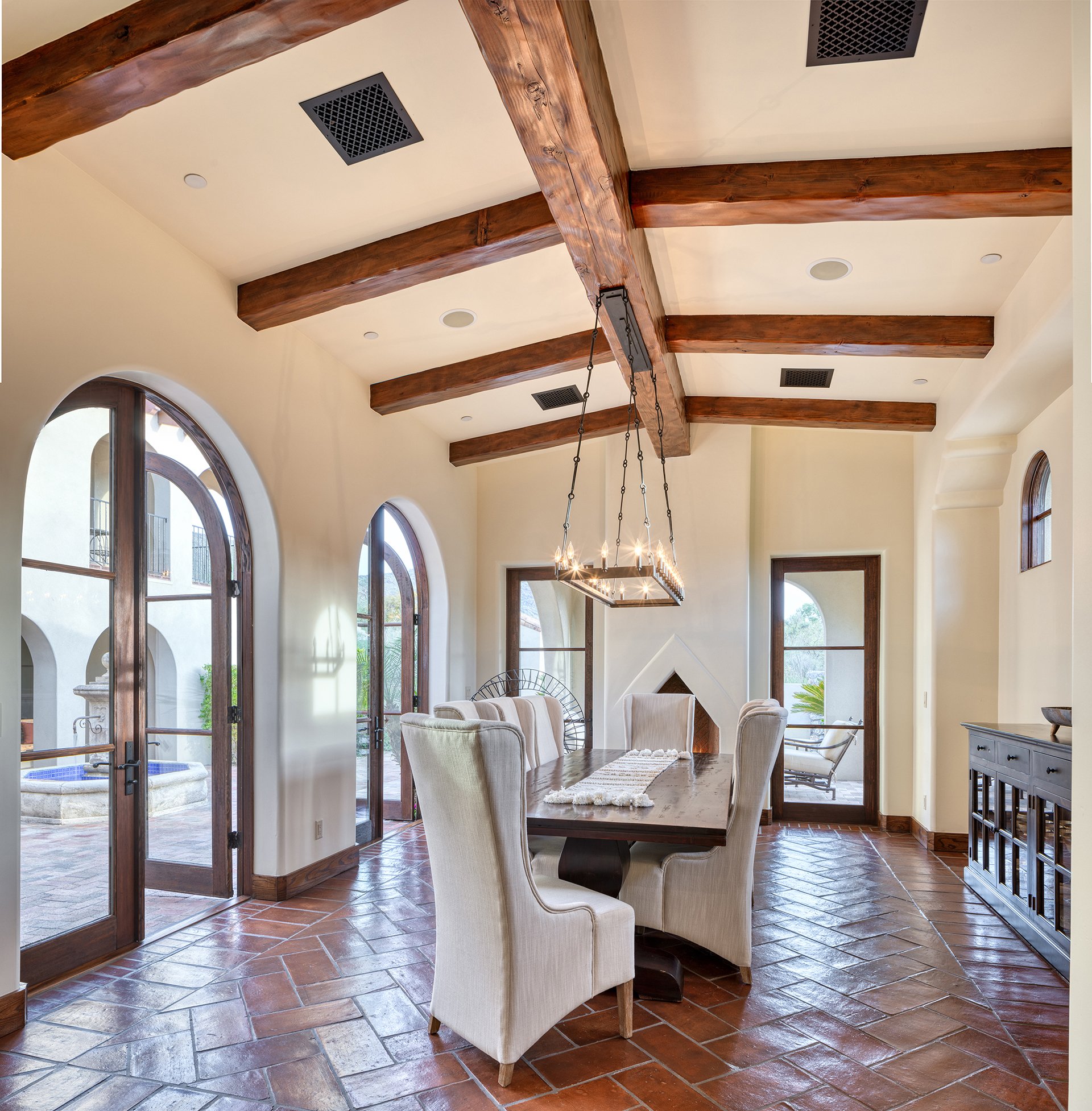 8243 N MOCKINGBIRD Lane