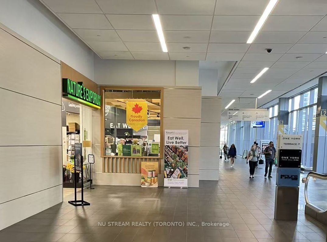 ICONIC PENTHOUSE AT 100 HARBOUR ST 