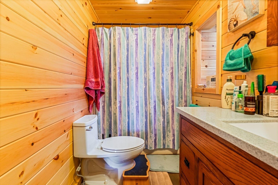 36 Worcester Way Lincoln, ME 04457
