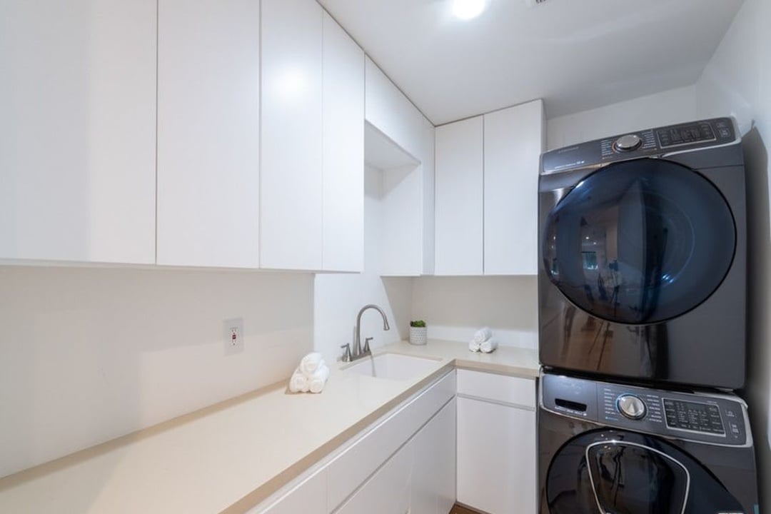 Golden Elysian, Benedict Canyon Dr, 90210