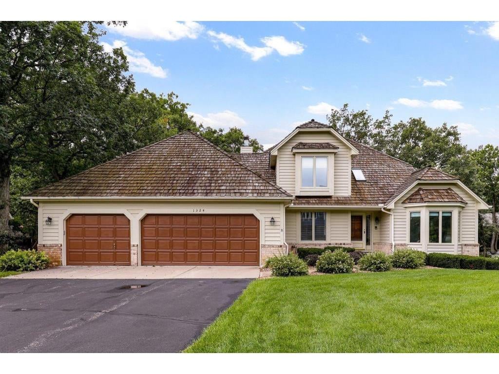 1324 Summit Oaks Drive, Burnsville, MN 55337-7078