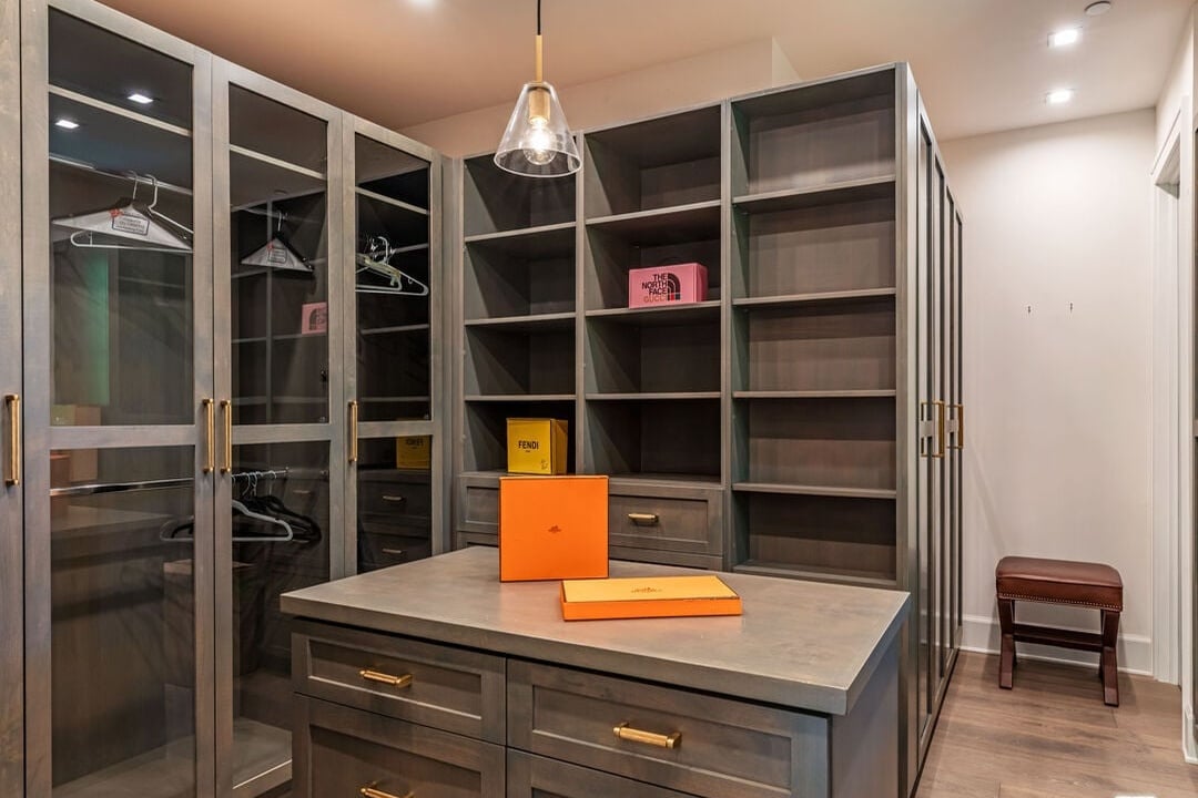 Monarch Reserve, N Norman Pl, 90049