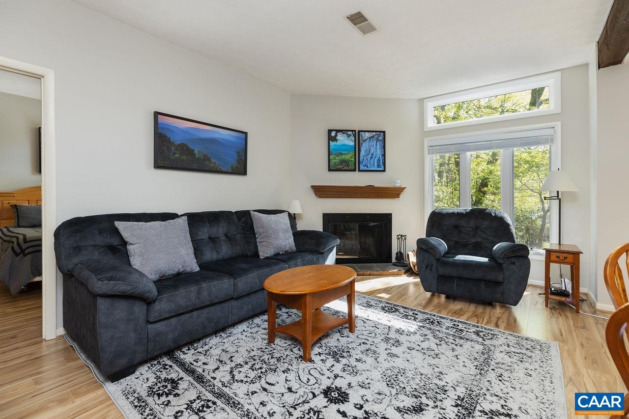 738 Laurelwood