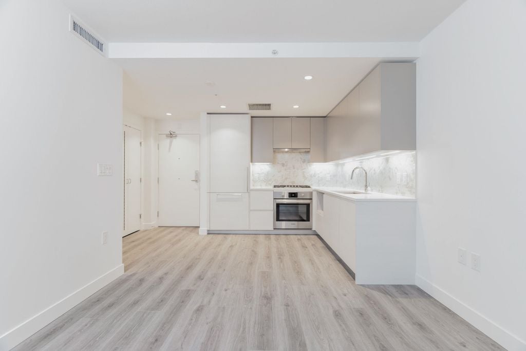 8181 Chester St, #517