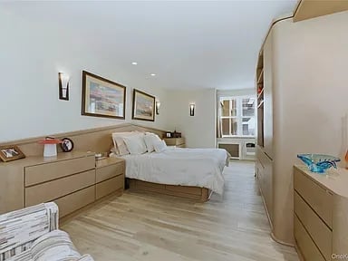 522 Shore Rd #2AA