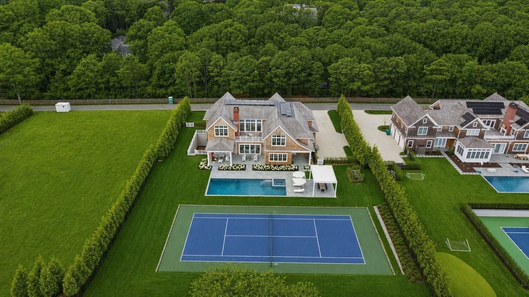 460 Edge of Woods Rd