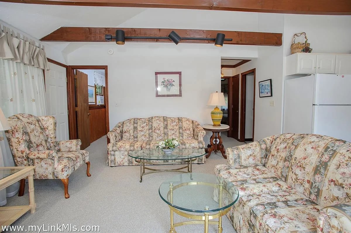 137 Charles Neck Way