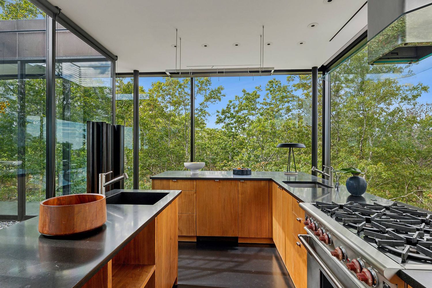 HAMPTONS ARTIST RETREAT BY NOTABLE ARCHITECT ON NEARLY 10 ACRES