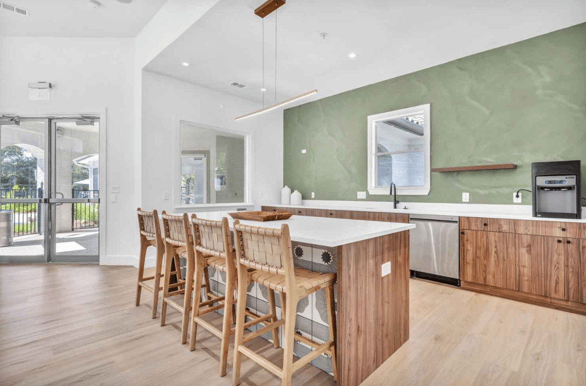 Up to 8 Weeks Free! Same-day applications get a $400 gift card