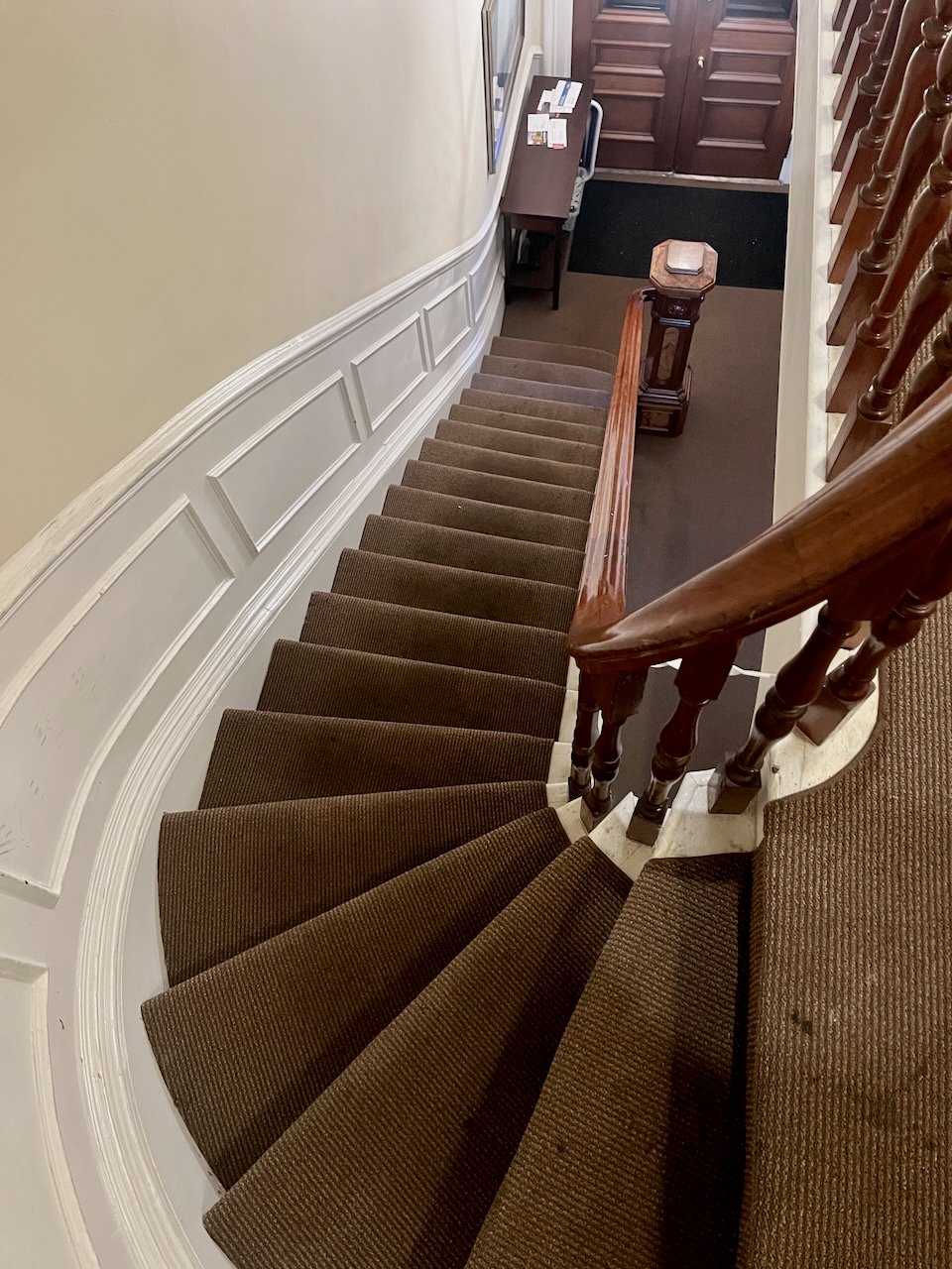 Beautifully Furnished South End Studio Apartment with Central Air/Laundry and more! Available December 1 or 15 or January 1! 