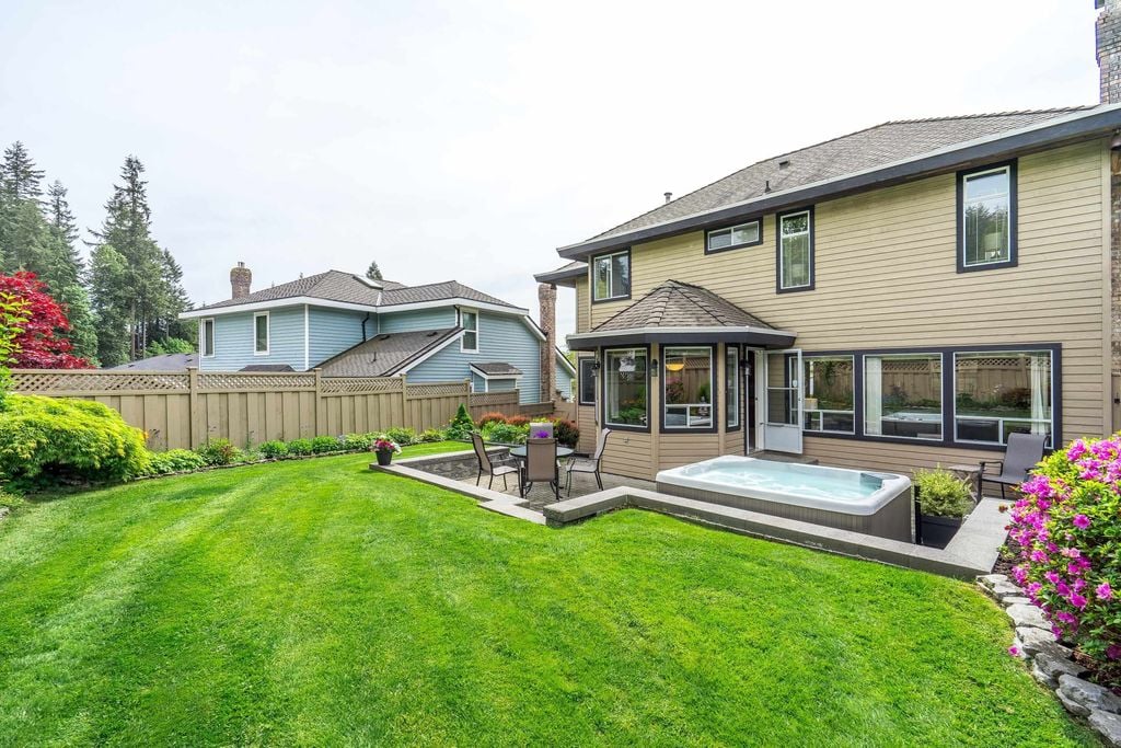 24 Ravine Dr