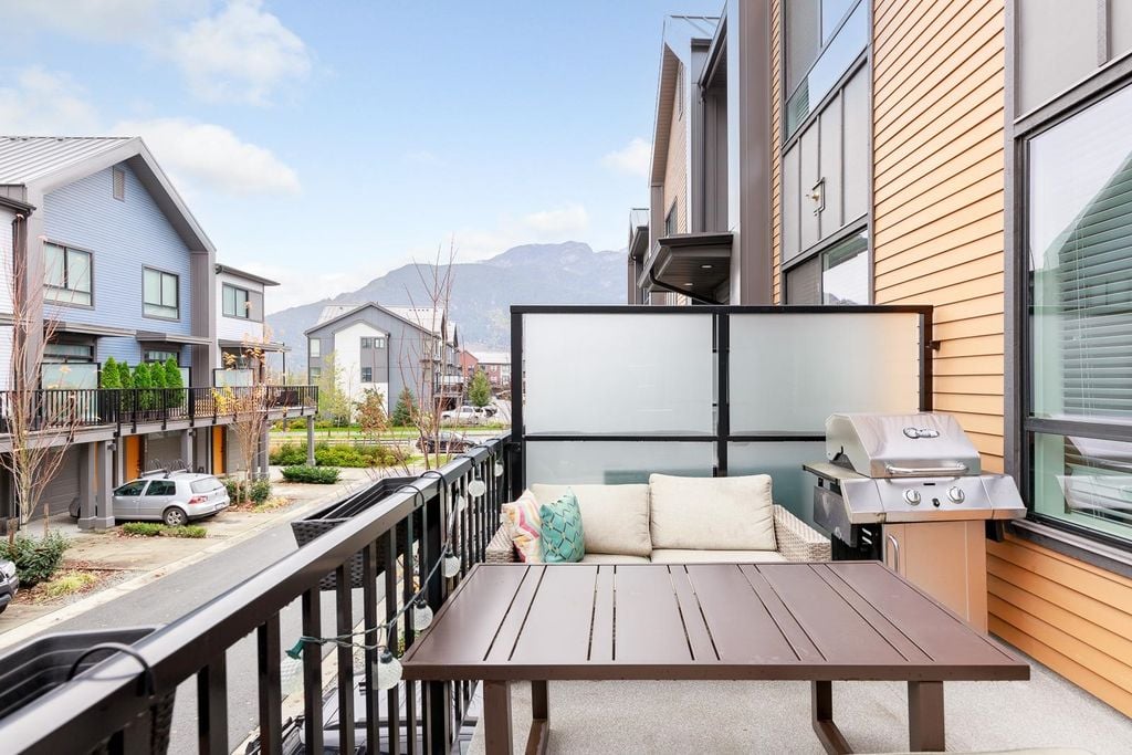 1361 Peakside Pl