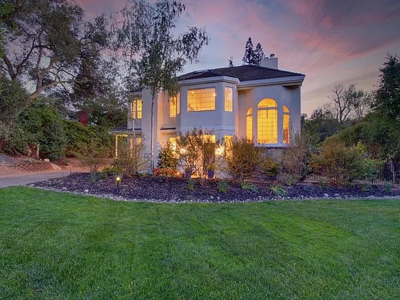 8732 Bronson Dr