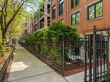 849 W Buckingham Place Unit: G
