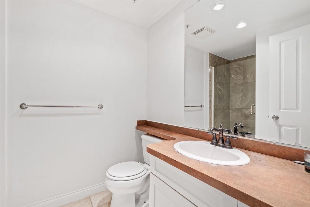 1869 Spyglass Pl, #211