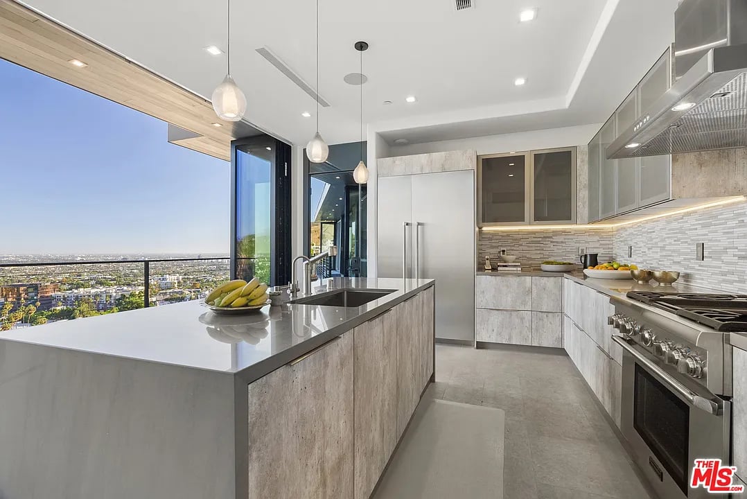 8130 W Laurel View Dr