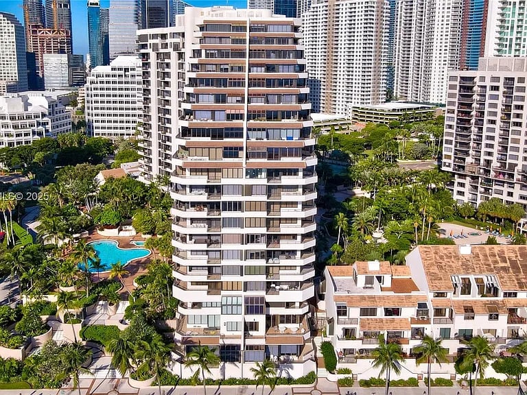 520 Brickell Key Dr #A604