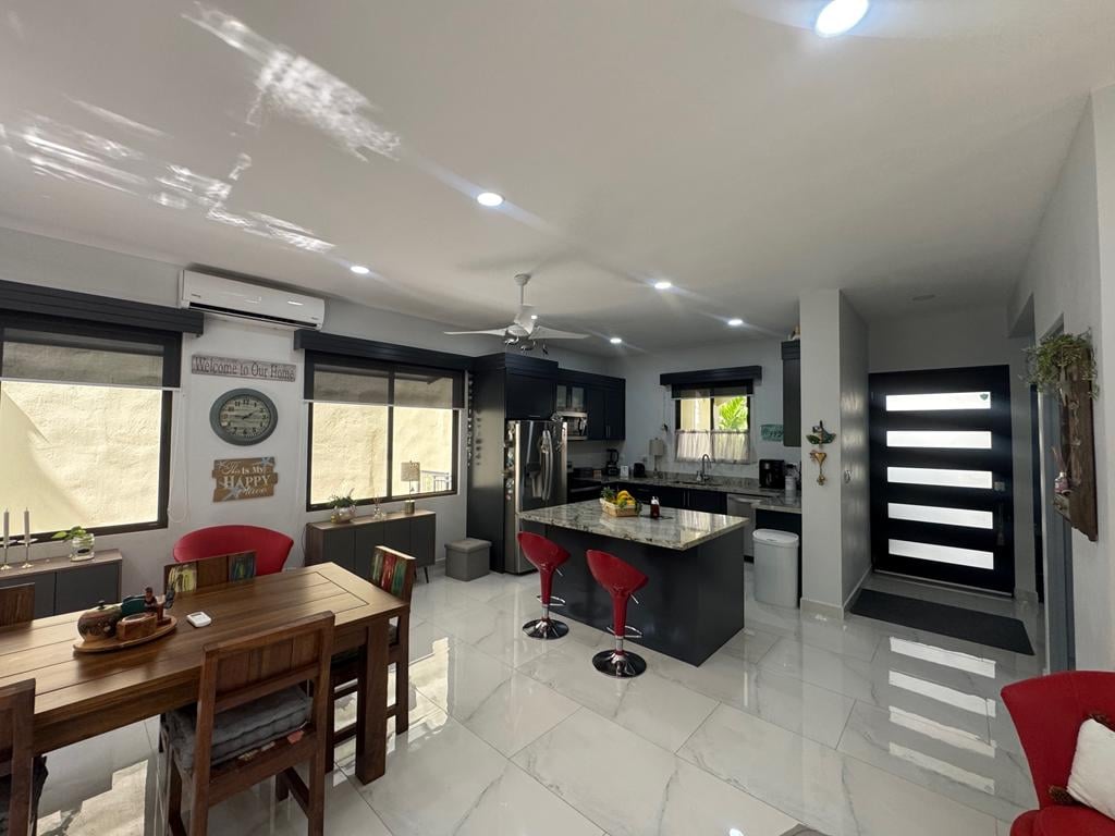 3-Bed Coastal Villa – Marina Access
