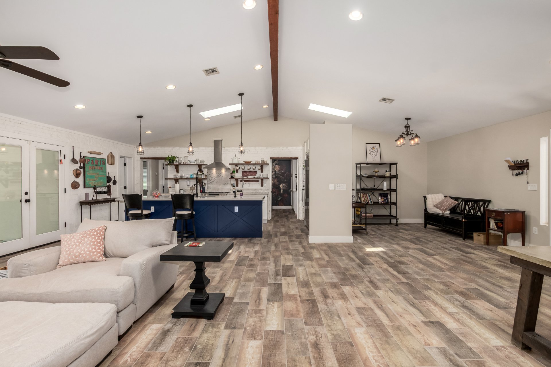 3439 N 45TH Place