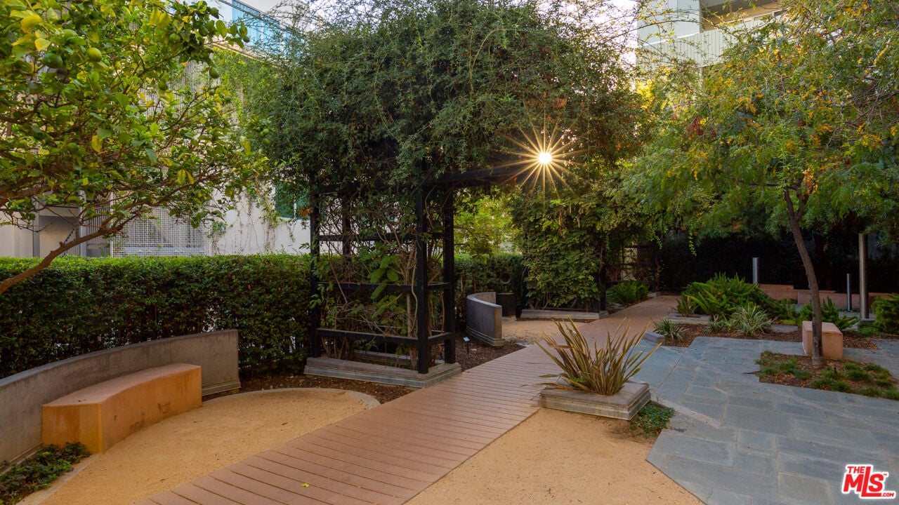 1351 Havenhurst Dr Unit: 203