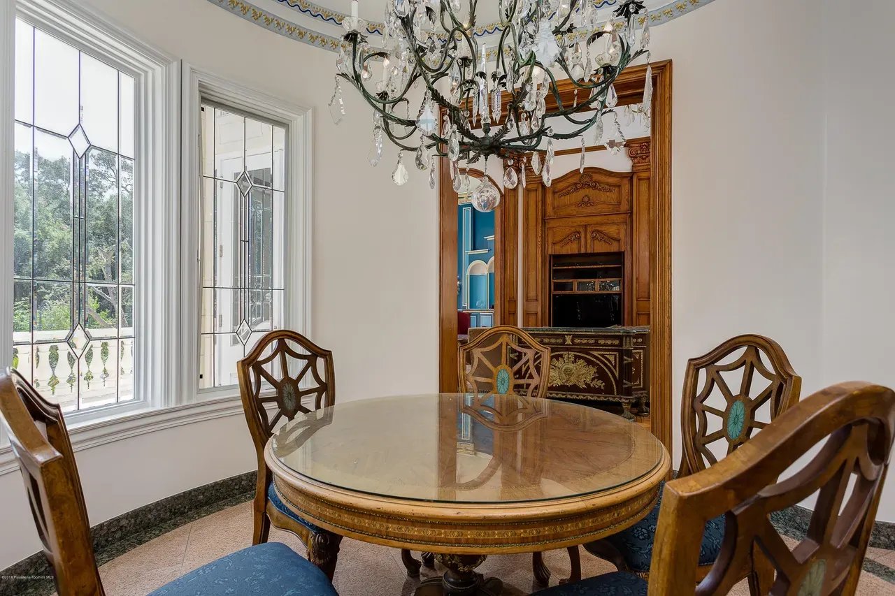 4158 Commonwealth Ave