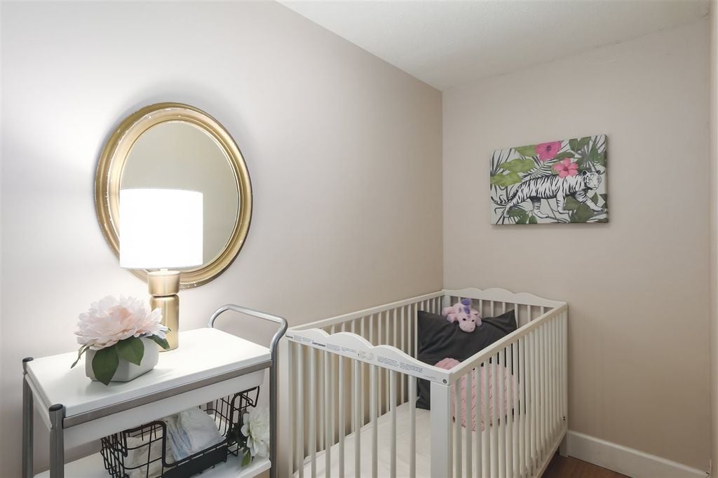 657 W 7th Ave, #103