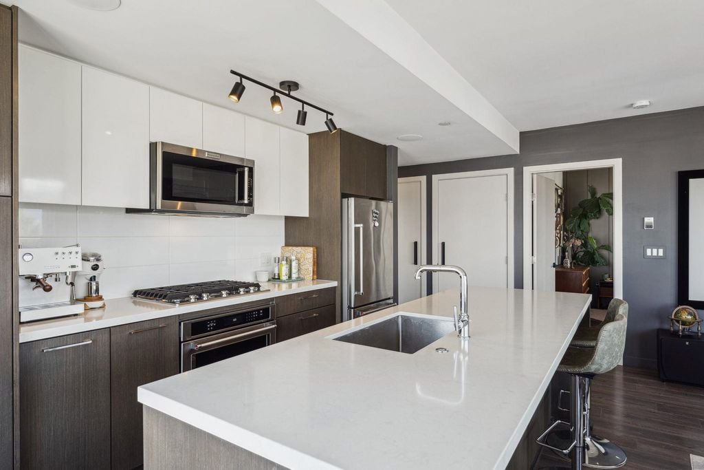 384 E 1st Ave, #615