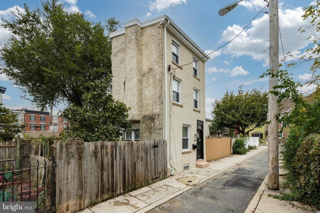 303 E Cabot St