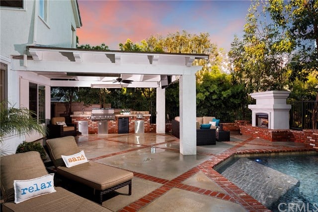 6652 Carriage Circle, Huntington Beach 
