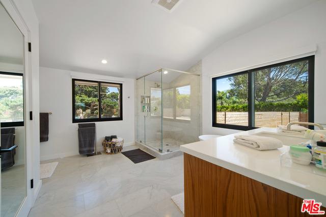 Oasis Luxe