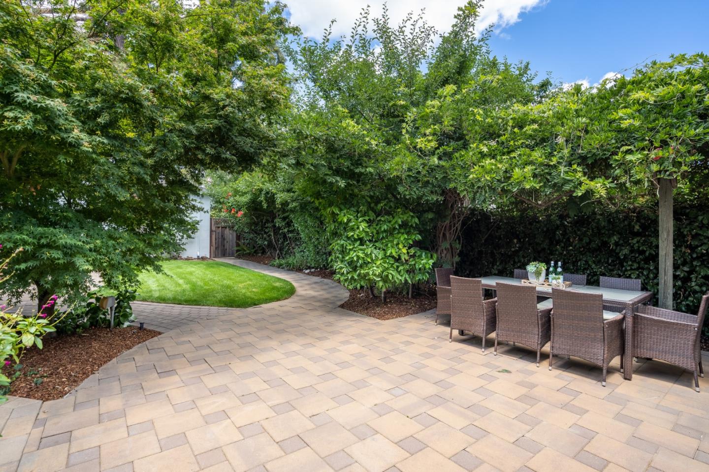 15720 Loma Vista Ave, Los Gatos, CA 95032-3637