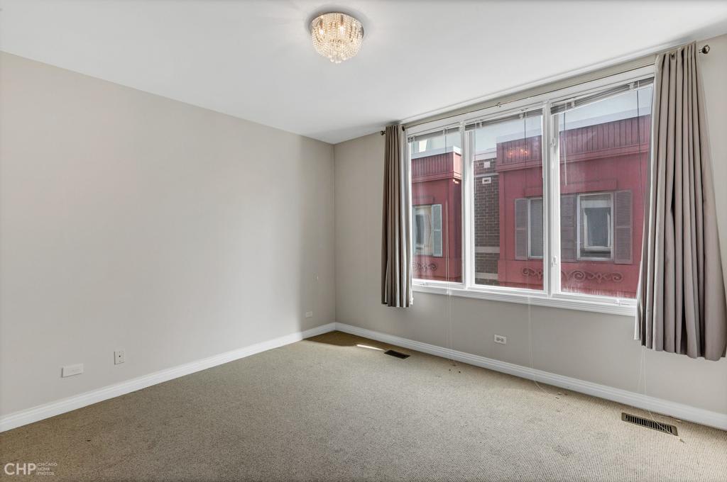 River West Townhome: 527 N Peoria