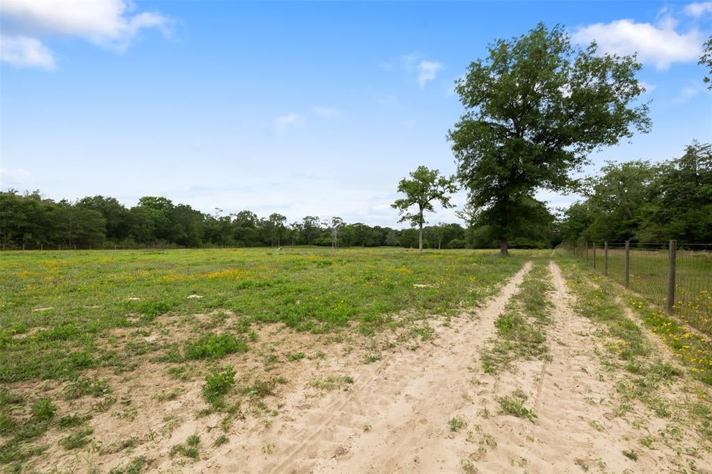 461 Piney Creek Rd Bellville, Tx 77418