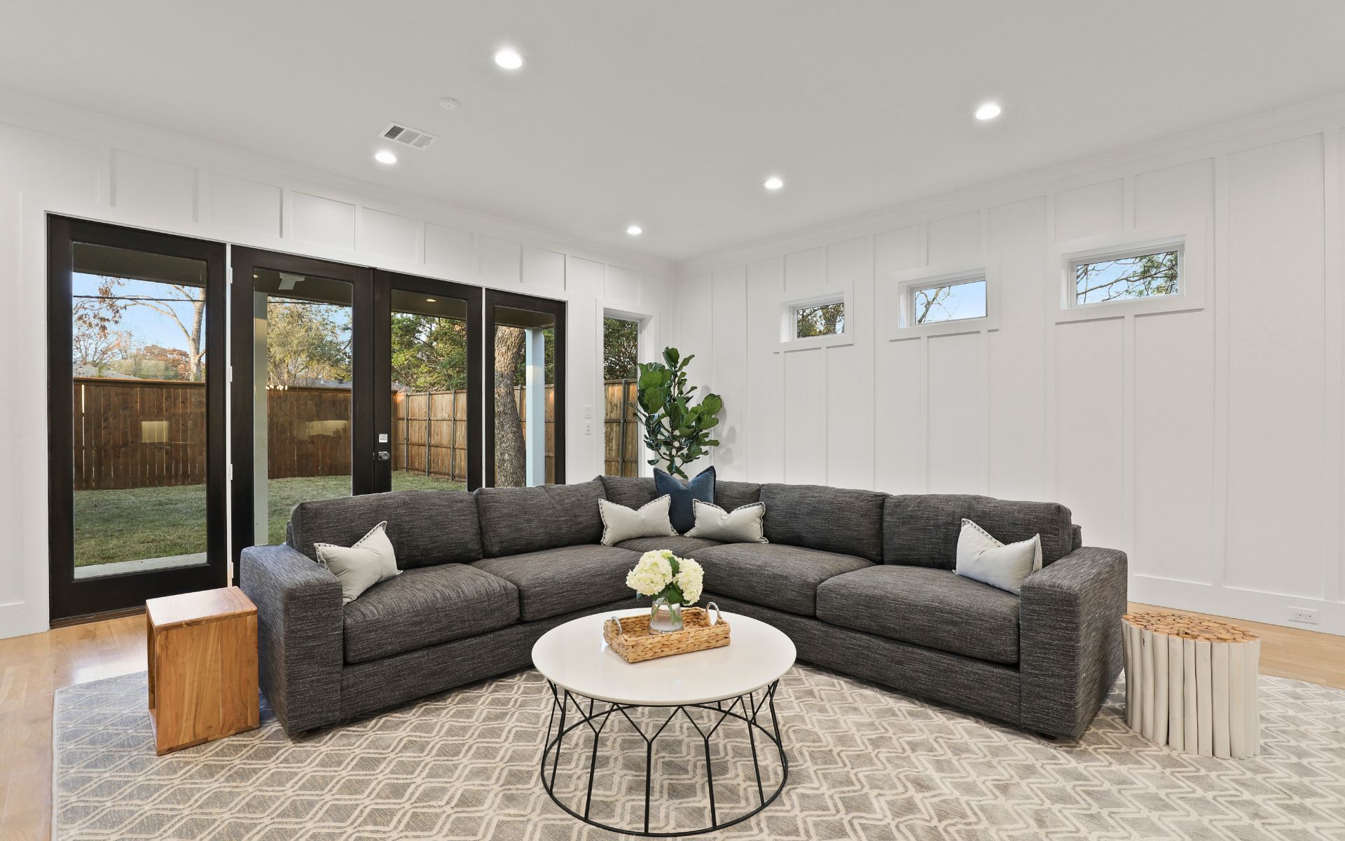 6827 Northridge Dr