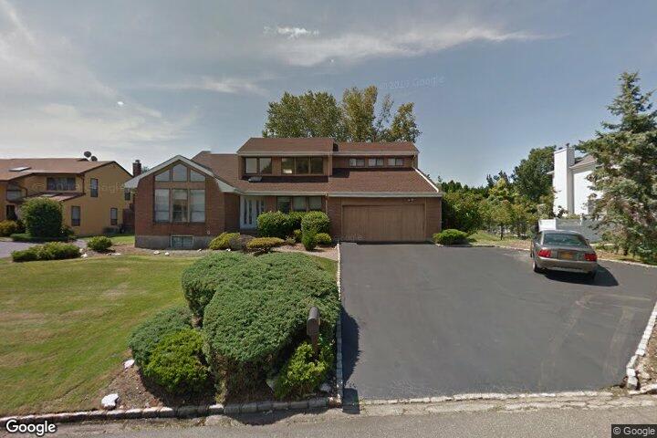 17 Heather Ln, Jericho