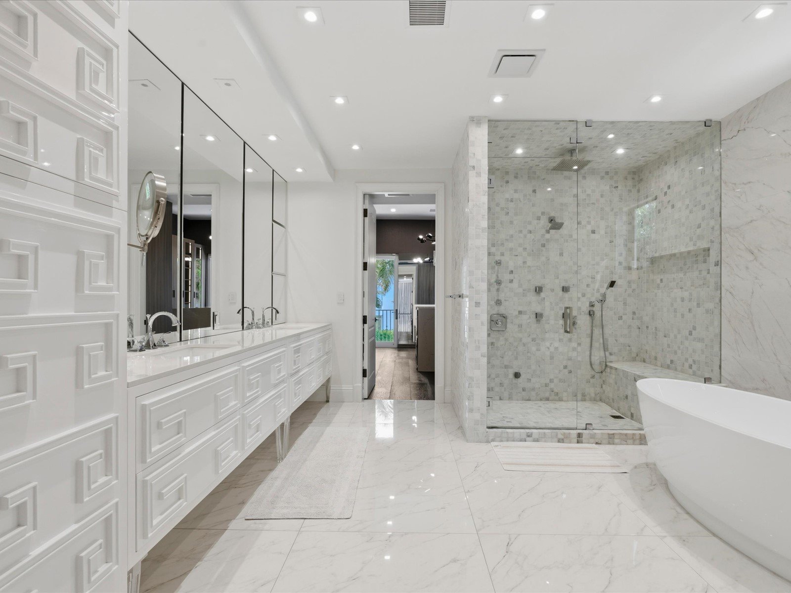 70 Camden Dr, Bal Harbour