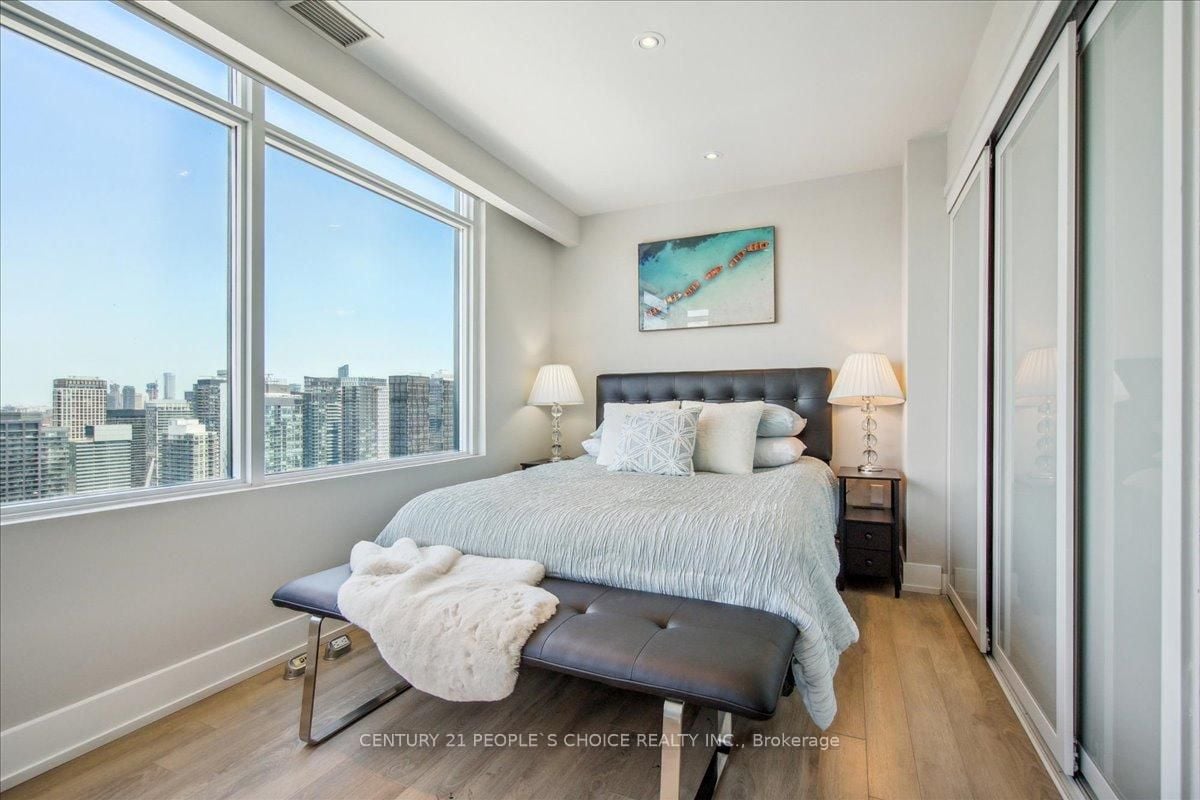 WATERFRONT LUXURY 
