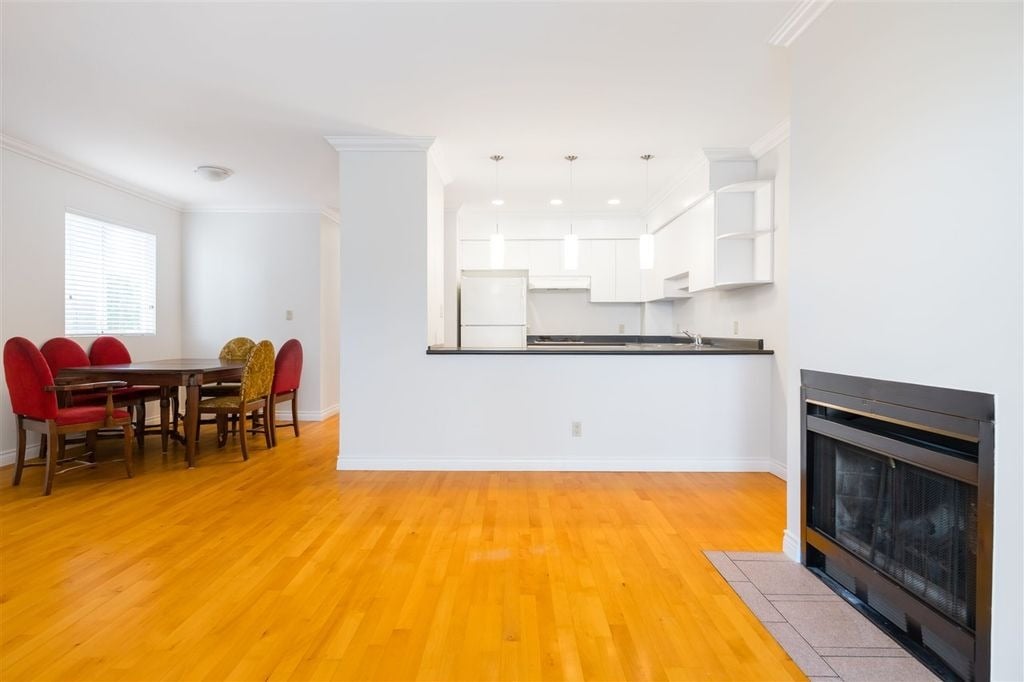 294 W 16th Ave