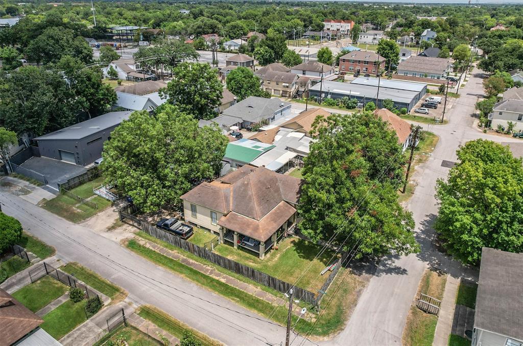 305 Carl St